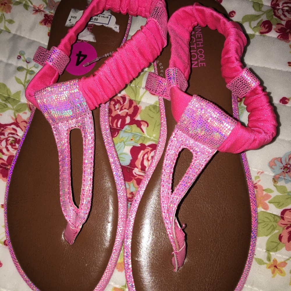 Like New Kenneth Cole Hot Pink Girls sandals Sz 4